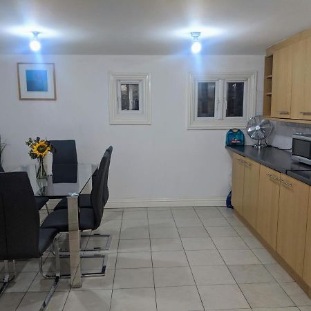 Alexandra Contractor House - Free Parking For Large Vans, Free Wifi & Netflix By Firoz Property Management Aldershot Exterior photo