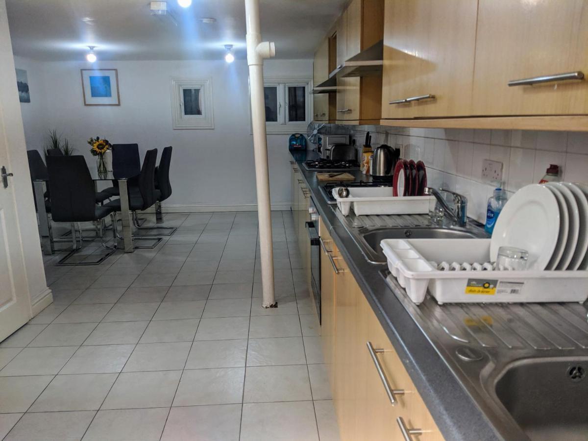 Alexandra Contractor House - Free Parking For Large Vans, Free Wifi & Netflix By Firoz Property Management Aldershot Exterior photo