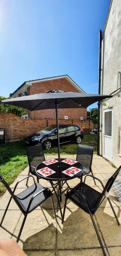 Alexandra Contractor House - Free Parking For Large Vans, Free Wifi & Netflix By Firoz Property Management Aldershot Exterior photo